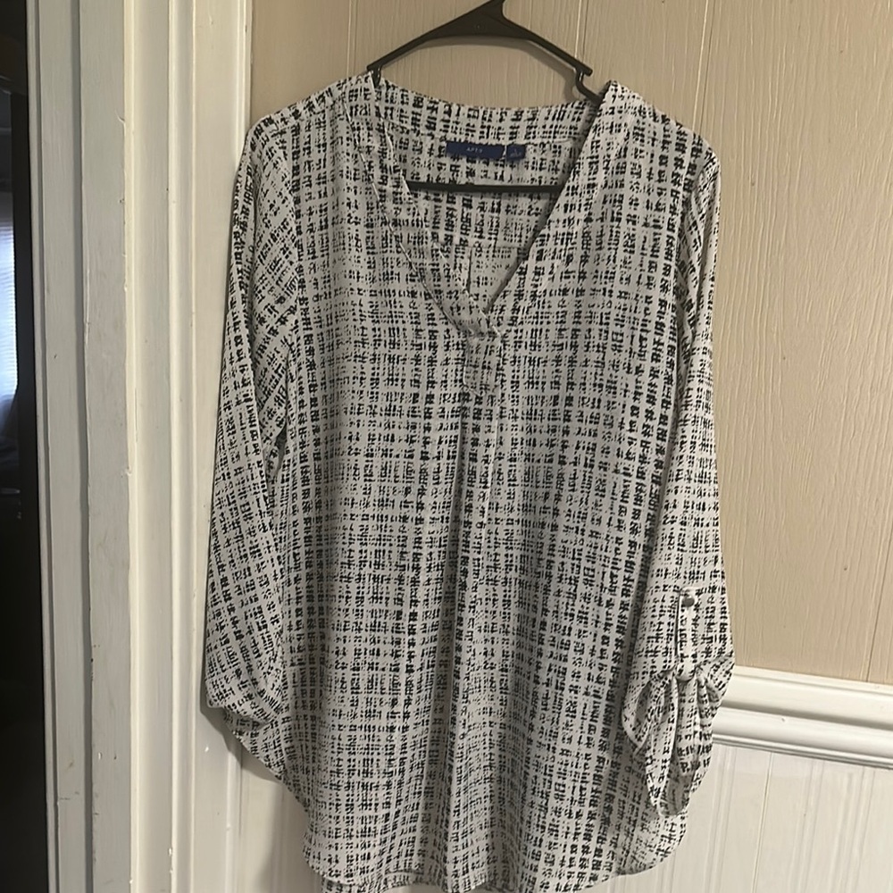 Women's Black and White Patterned Top - Picture 1 of 7